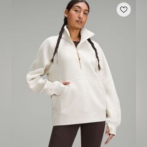 Lululemon Scuba Oversized Funnel Neck in Heathered Bone / Gold . XS/S